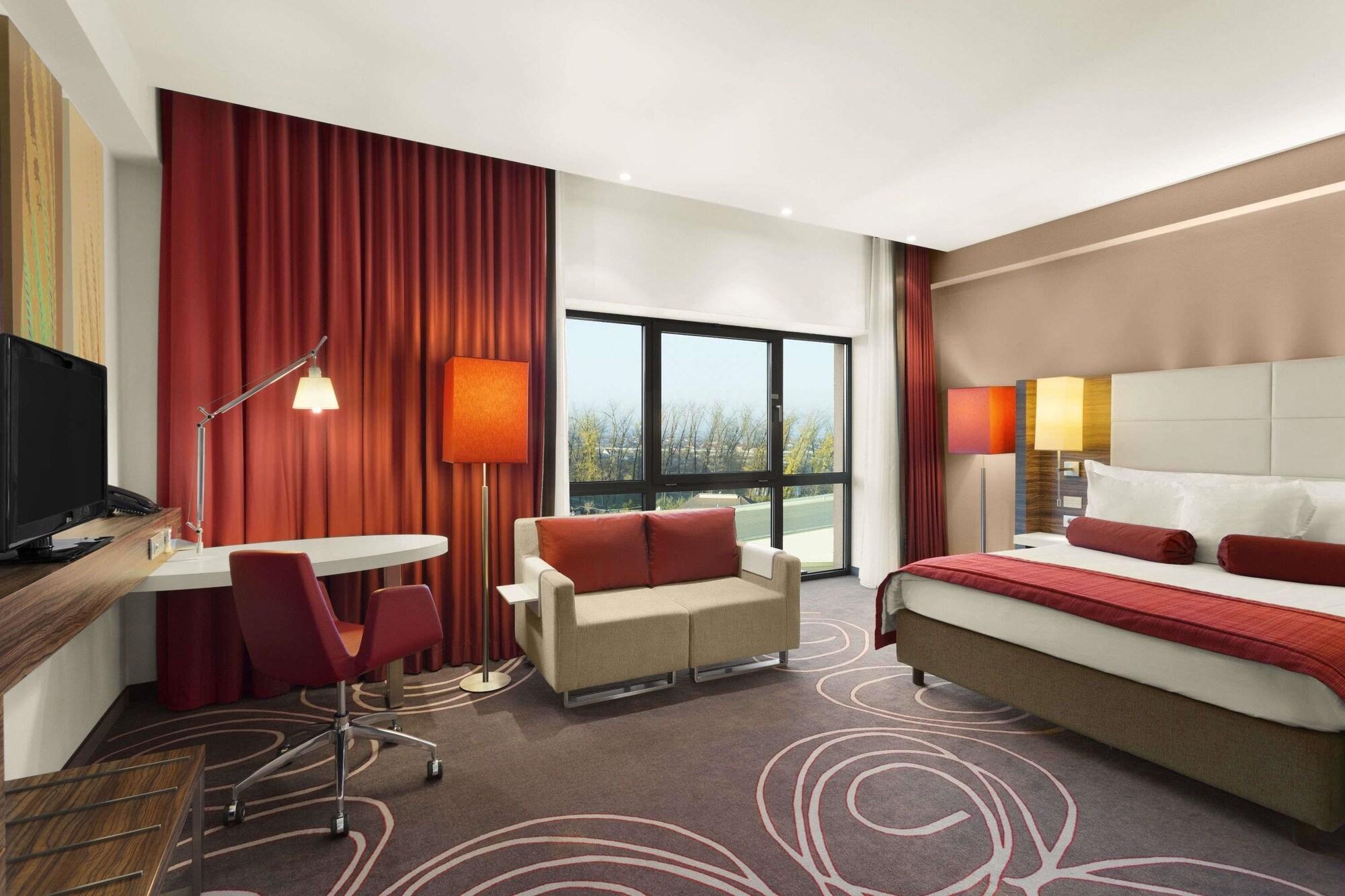Hotel Ramada Pitesti Bagian luar foto