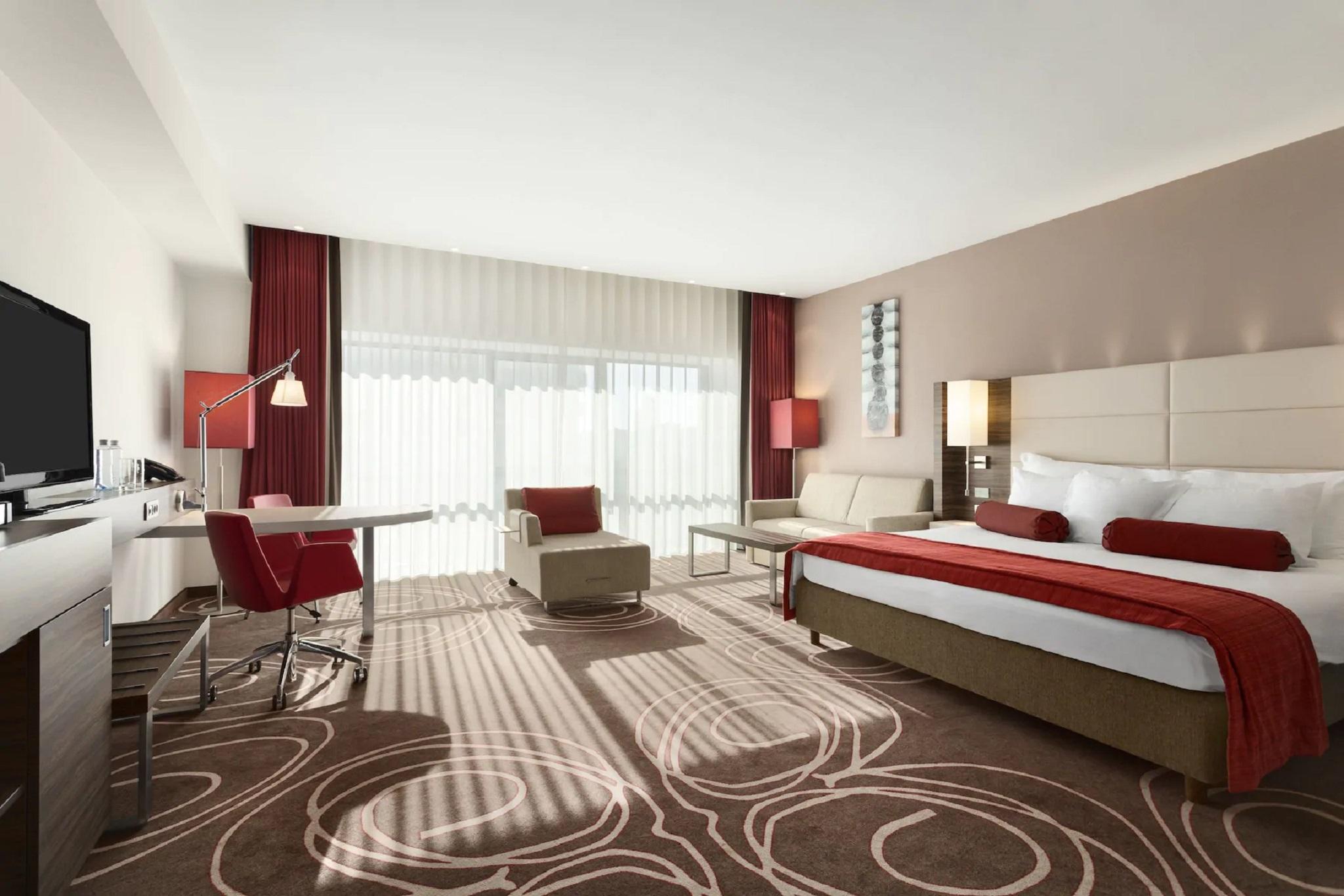Hotel Ramada Pitesti Bagian luar foto