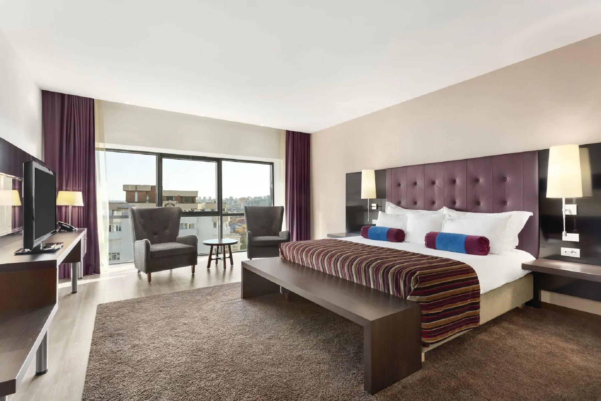 Hotel Ramada Pitesti Bagian luar foto