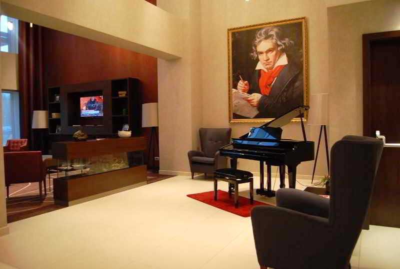 Hotel Ramada Pitesti Bagian luar foto