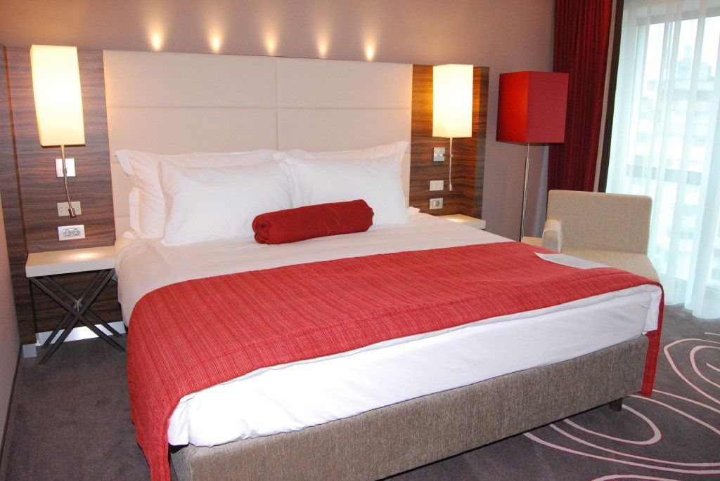 Hotel Ramada Pitesti Bagian luar foto