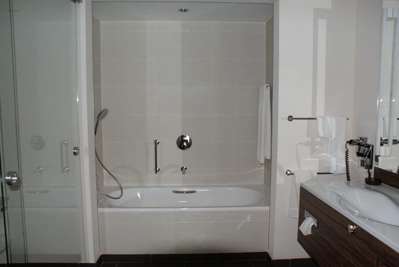 Hotel Ramada Pitesti Bagian luar foto